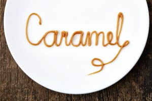 Word Caramel on a white plate